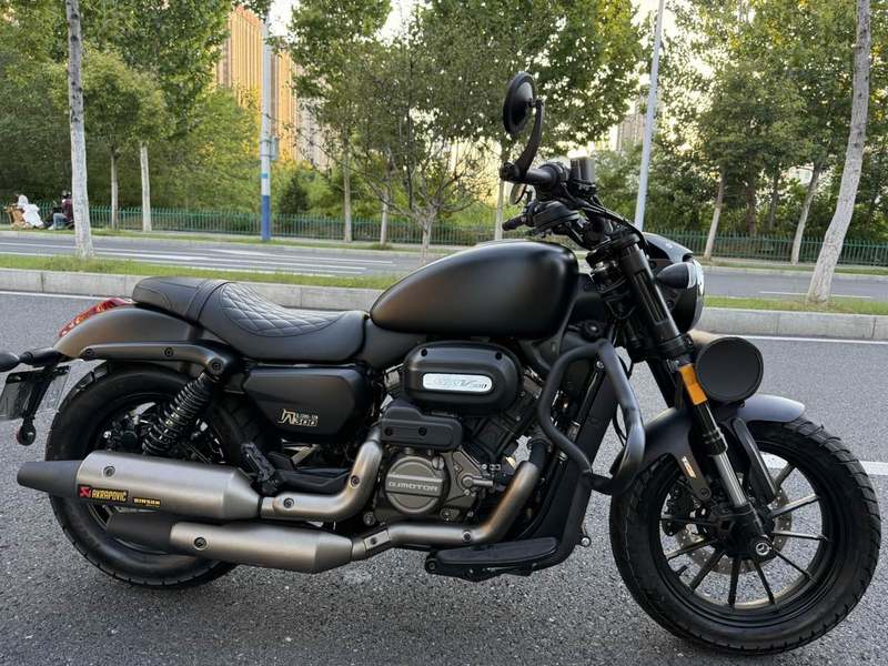 QJMOTOR 闪300S