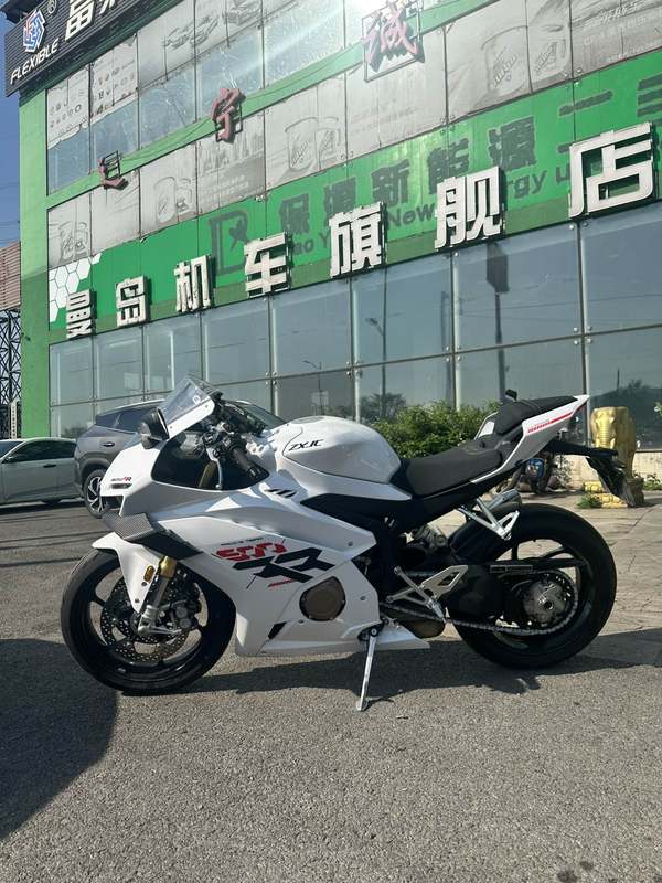 张雪机车 500RR