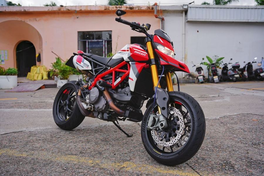 杜卡迪 Hypermotard 950