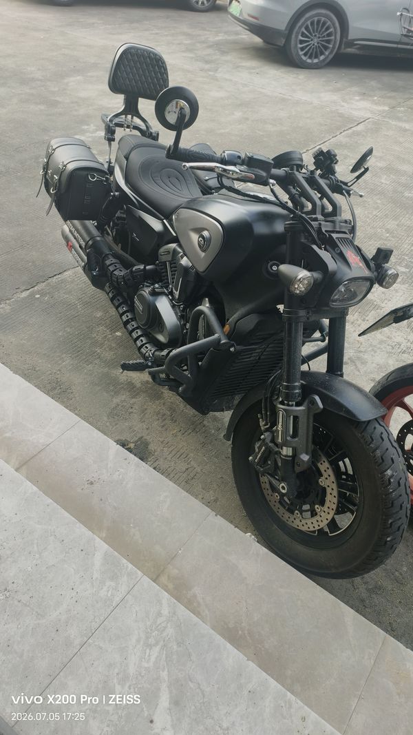 QJMOTOR 闪600