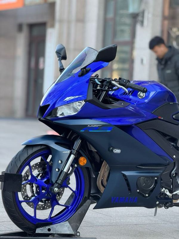 雅马哈 YZF-R3
