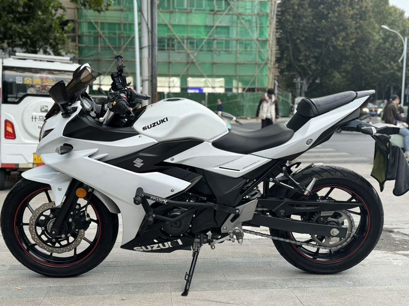 豪爵铃木 GSX250R