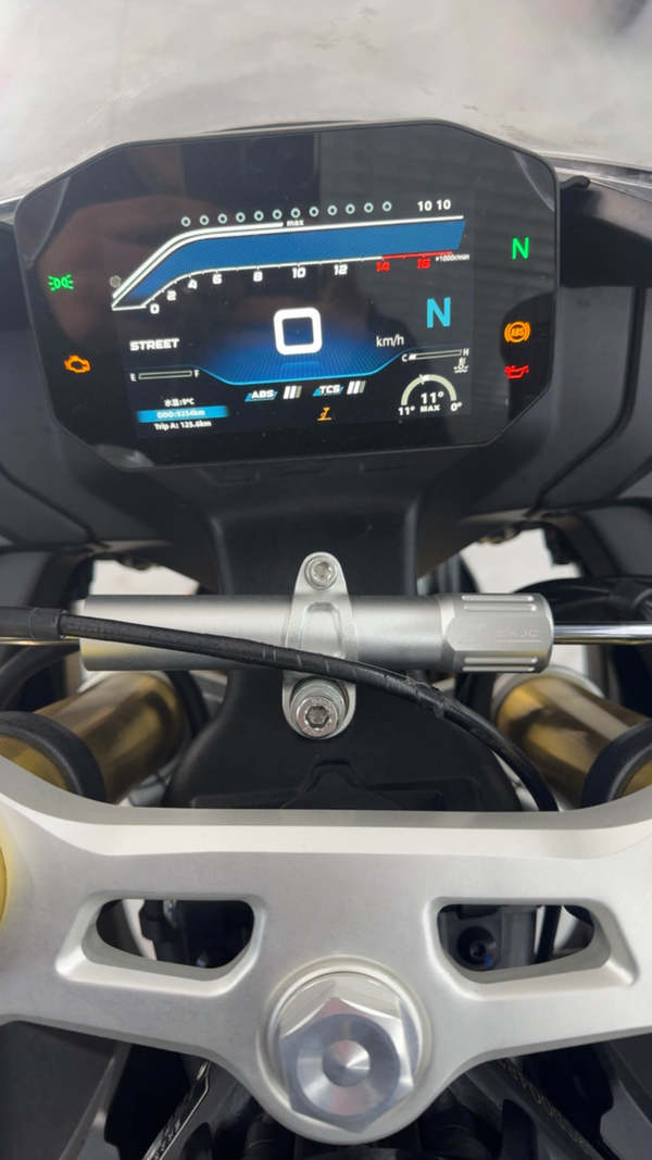 张雪机车 500RR