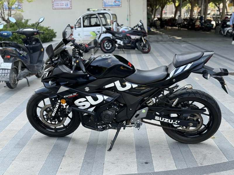 豪爵铃木 GSX250R