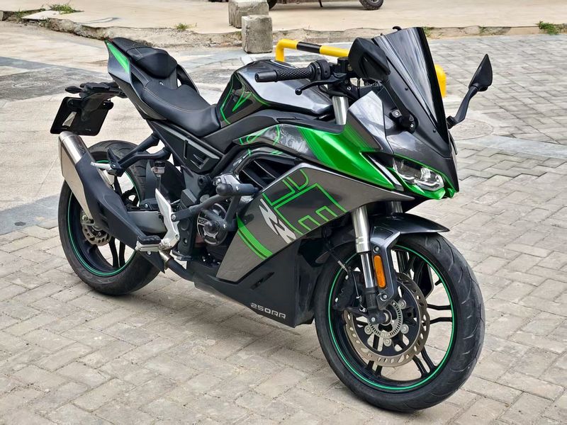 无极 250RR