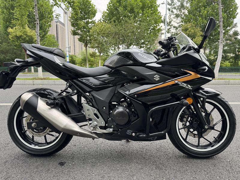 豪爵铃木 GSX250R