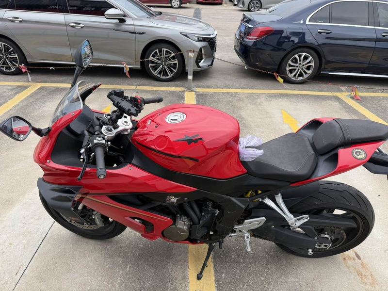 QJMOTOR 赛800