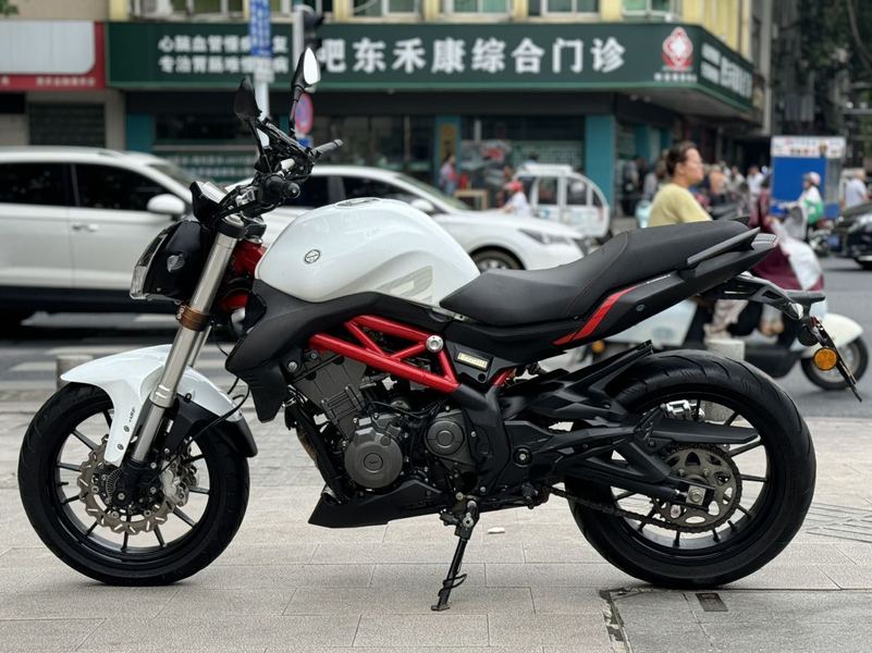 贝纳利 蓝宝龙 BN302S