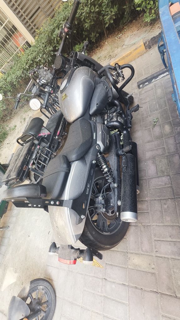 QJMOTOR 闪400
