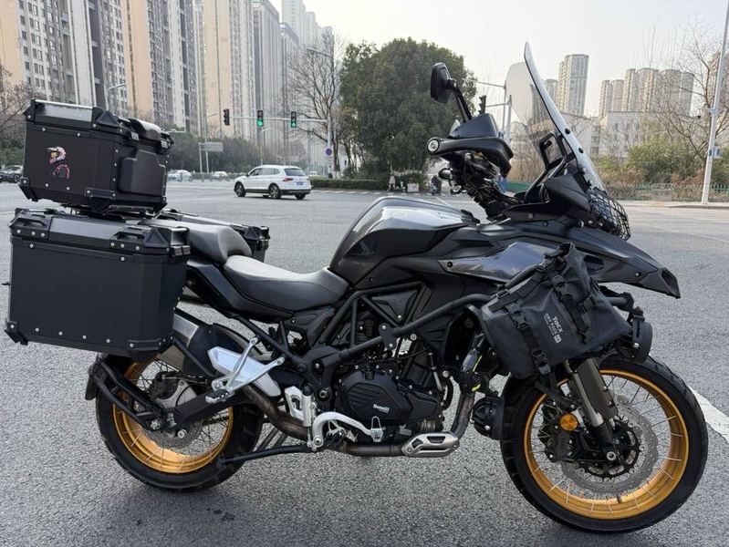 贝纳利 金鹏 TRK502