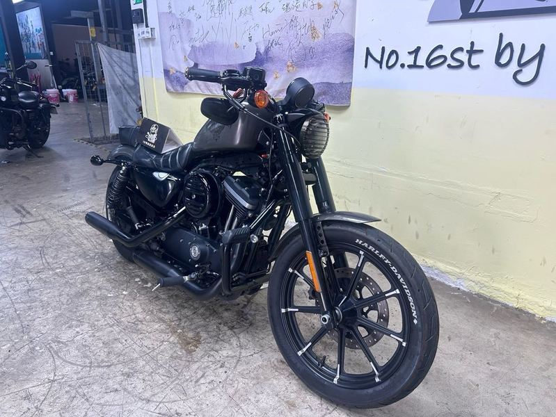 哈雷戴维森 Iron883 硬汉