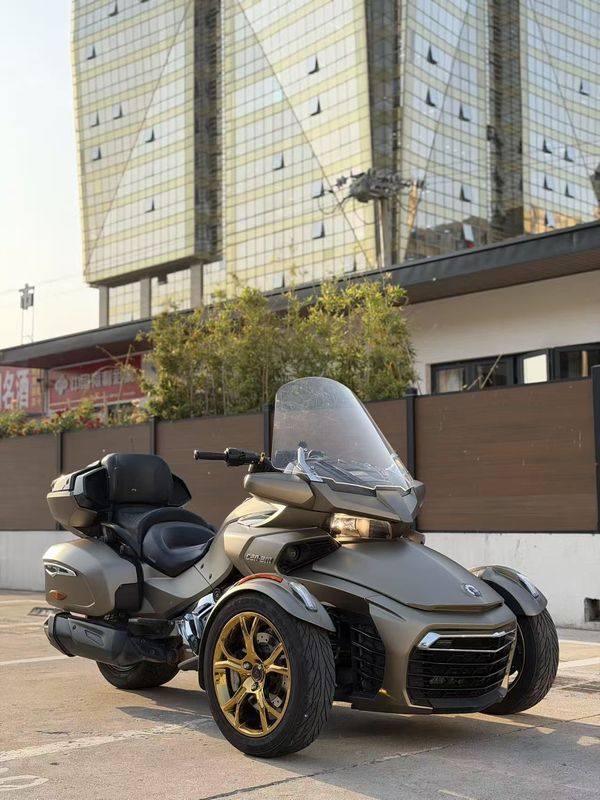 庞巴迪 Spyder F3 