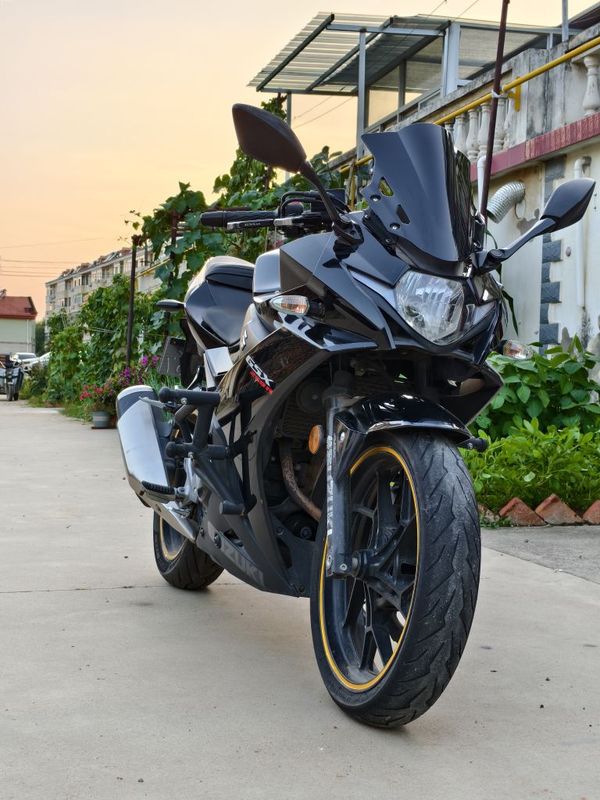 豪爵铃木 GSX250R