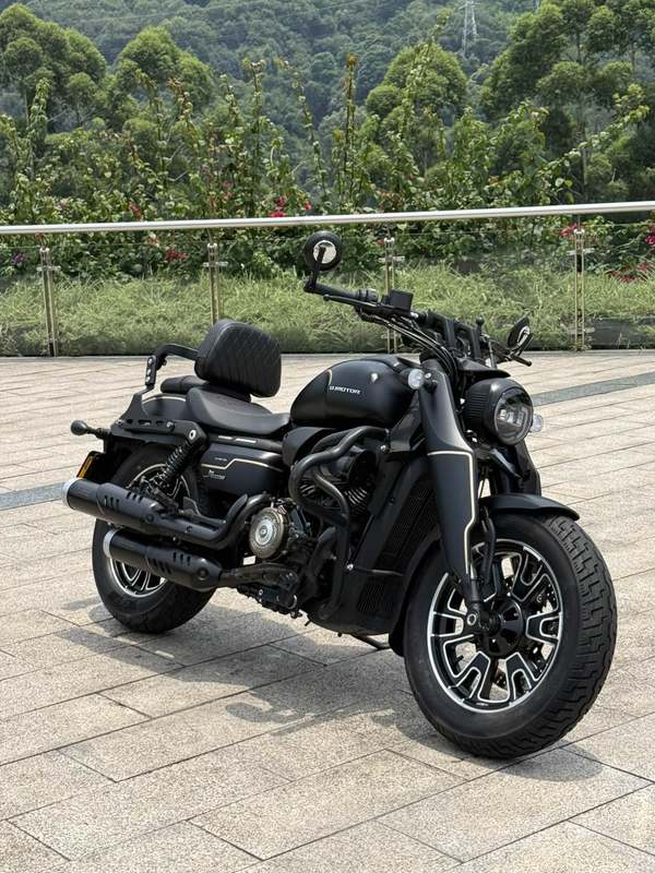 QJMOTOR 闪400
