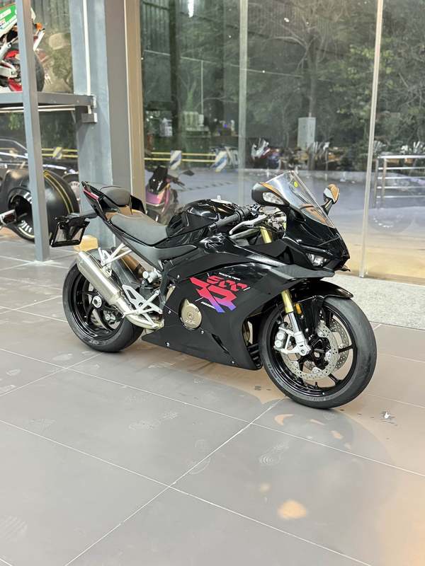 张雪机车 500RR
