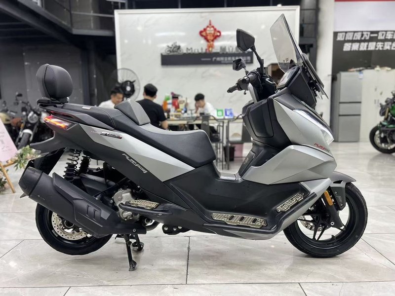 无极 SR250GT