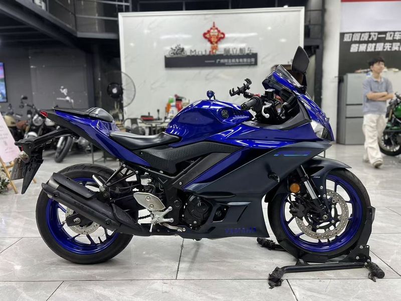 雅马哈 YZF-R3