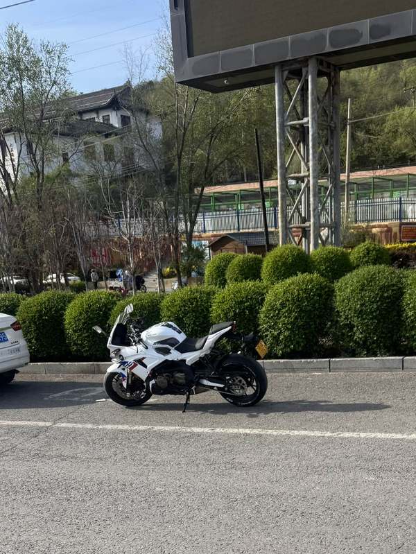 QJMOTOR 赛600