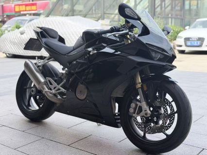 张雪机车 500RR