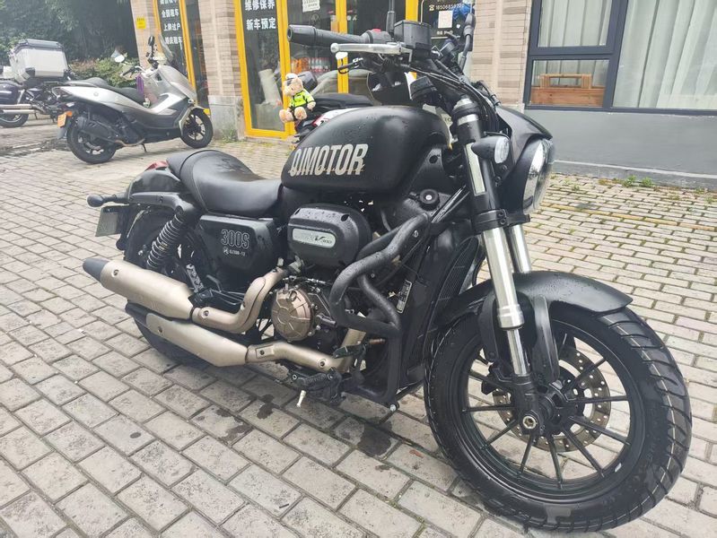 QJMOTOR 闪300S