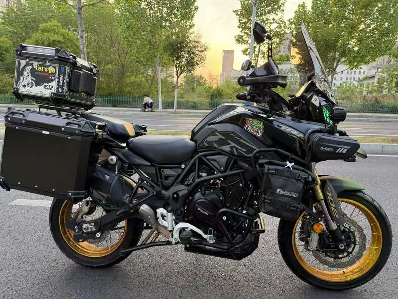 贝纳利 TRK702