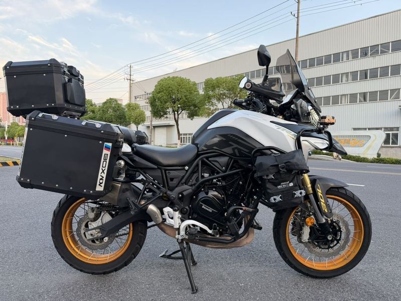 贝纳利 TRK702