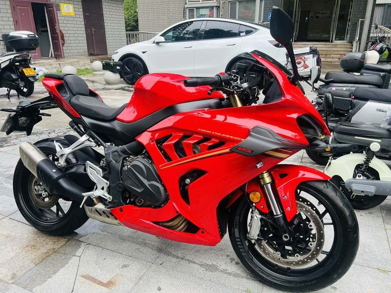 QJMOTOR 赛800