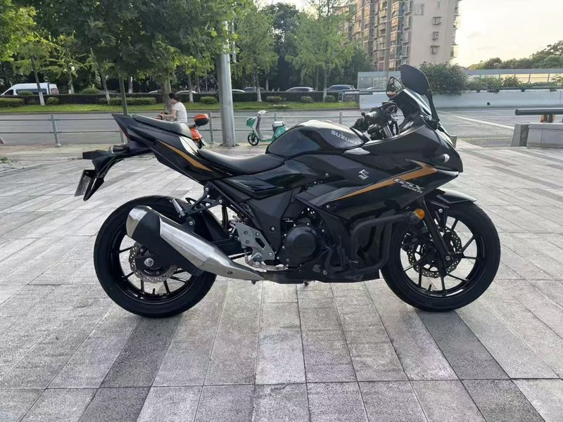 豪爵铃木 GSX250R