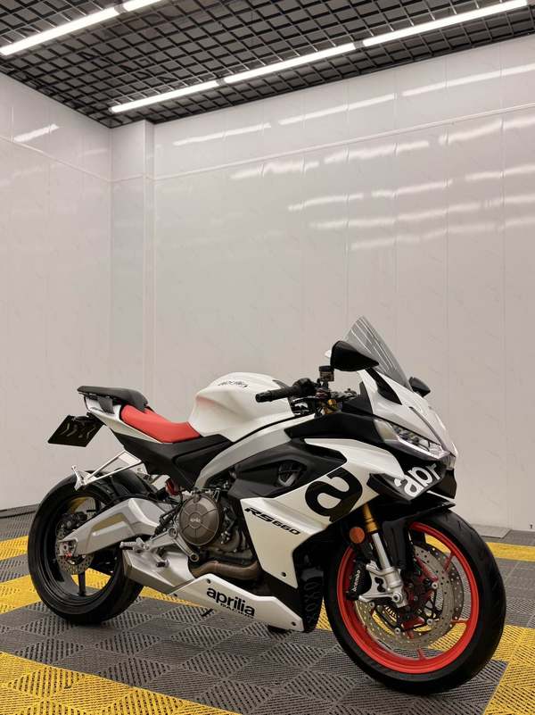 阿普利亚 RS 660 