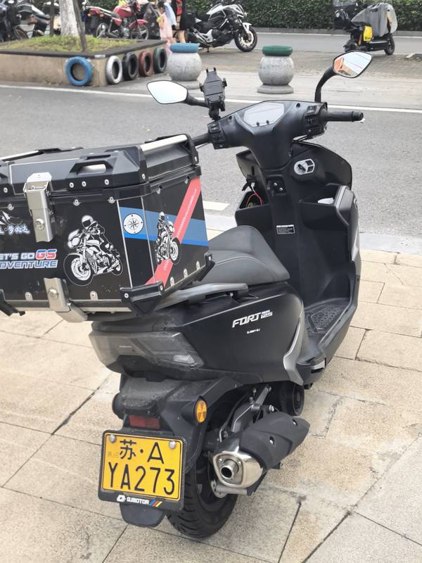 QJMOTOR 鸿125