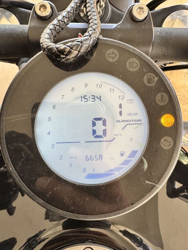QJMOTOR 闪300S