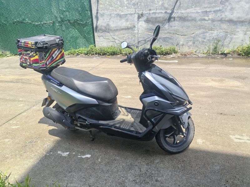QJMOTOR 鸿125