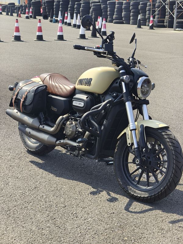 QJMOTOR 闪300S