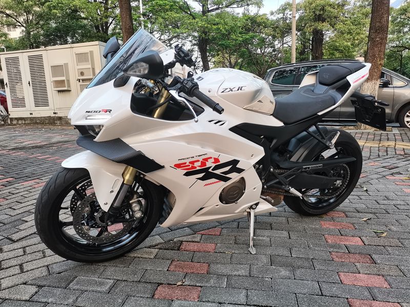 张雪机车 500RR