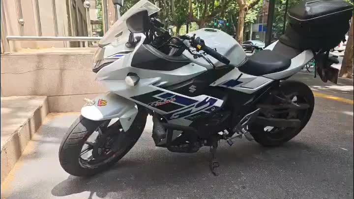 豪爵铃木 GSX250R
