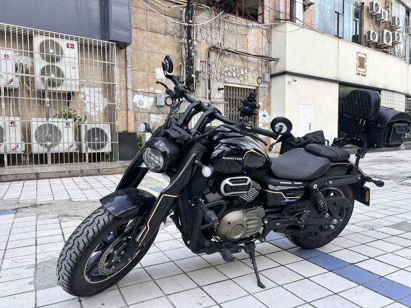 QJMOTOR 闪400