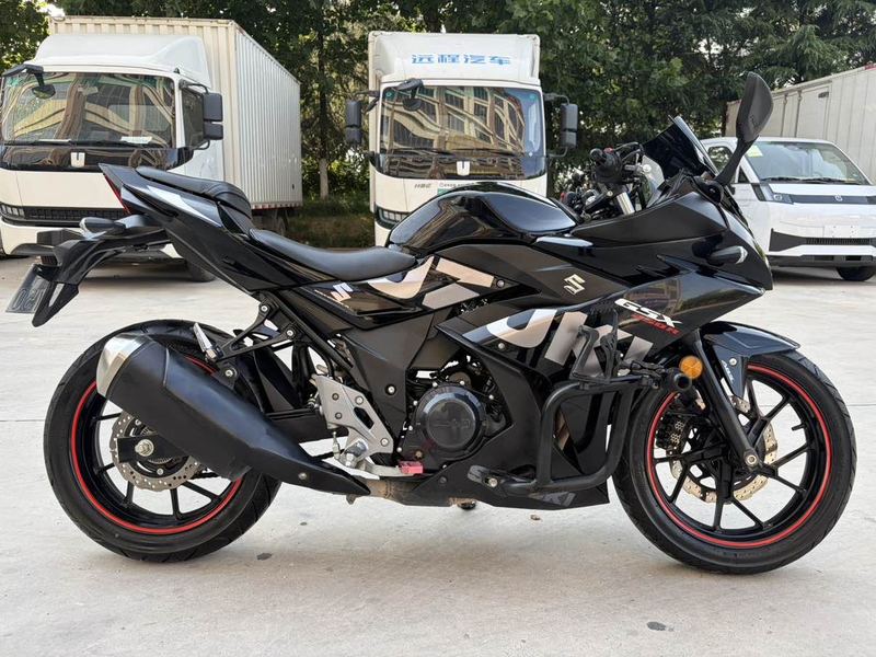 豪爵铃木 GSX250R