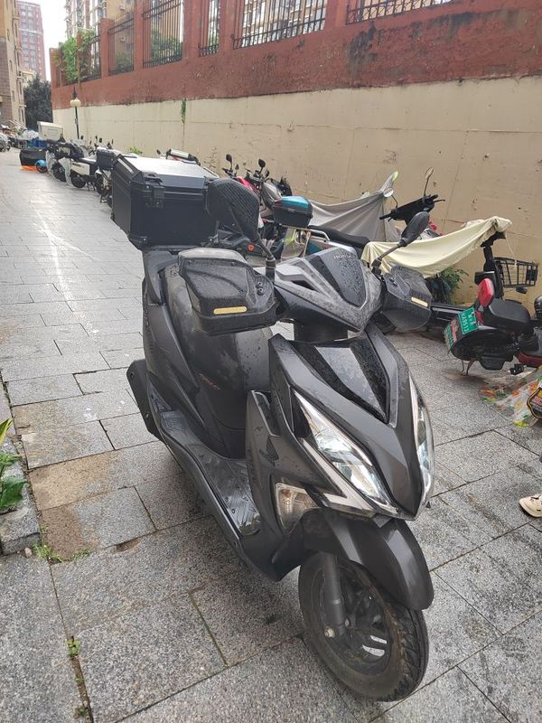 新大洲本田 裂行 RX125Fi