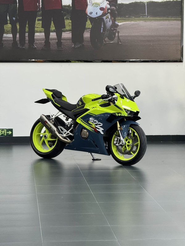 张雪机车 500RR