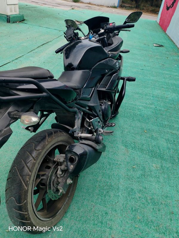 豪爵铃木 GSX250R