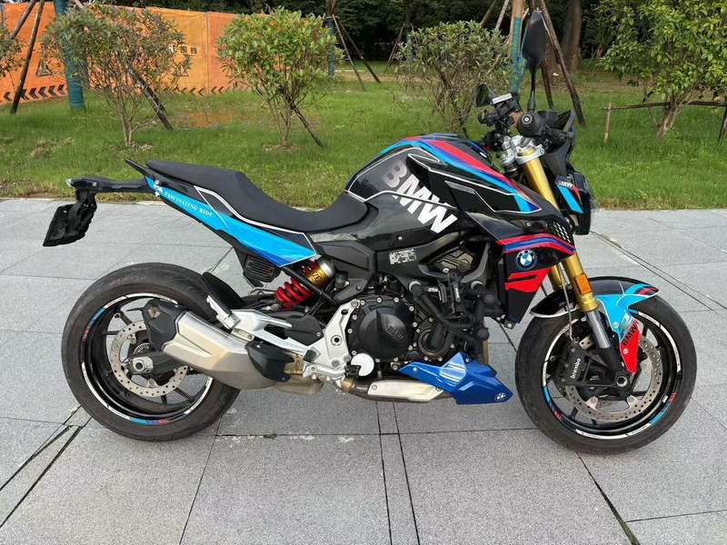 宝马 F 900 R