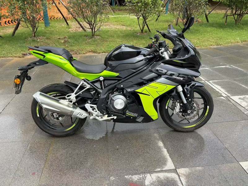 贝纳利 龙卷风 Tornado 302R