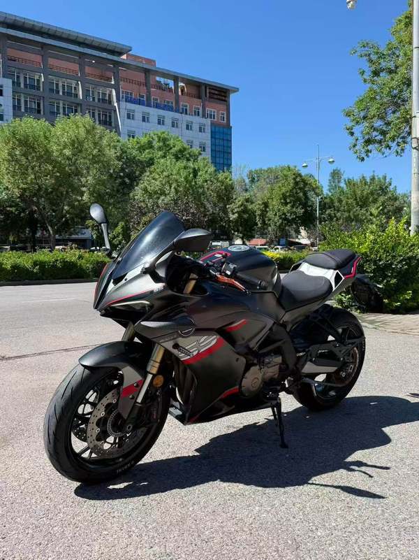 QJMOTOR 赛600
