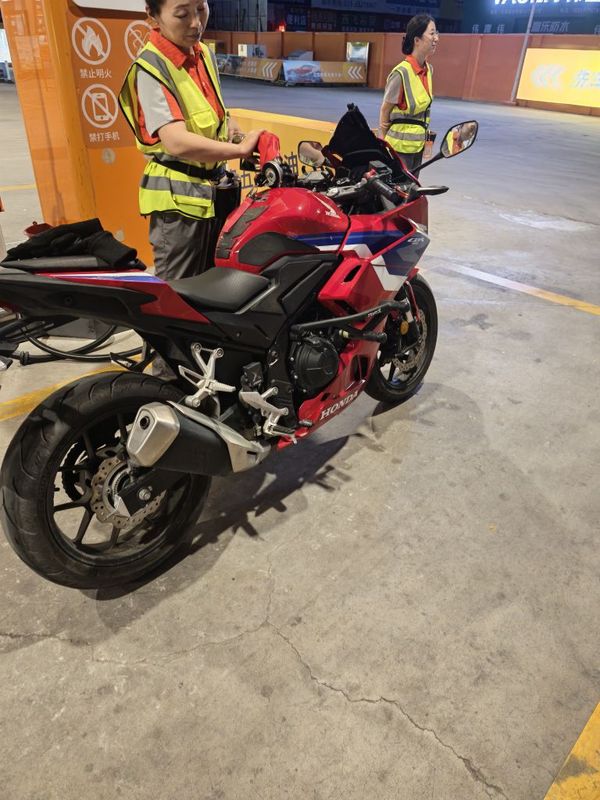 本田WING CBR400R