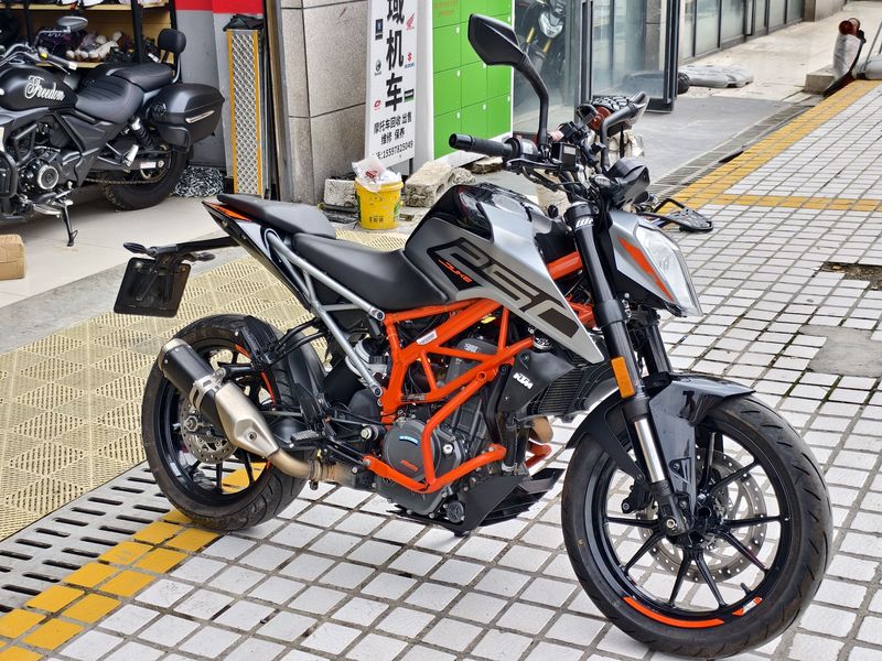 KTMR2R 250 Duke