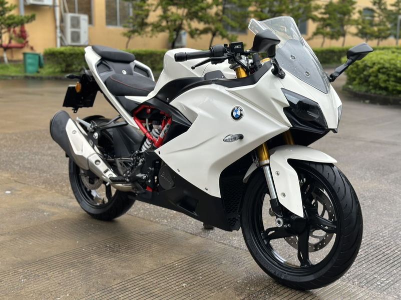 宝马 G 310 RR