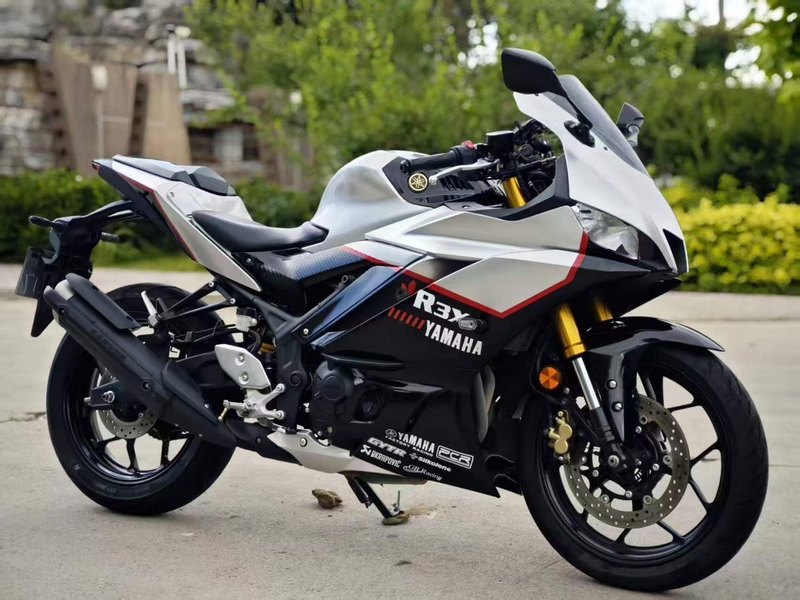 雅马哈 YZF-R3