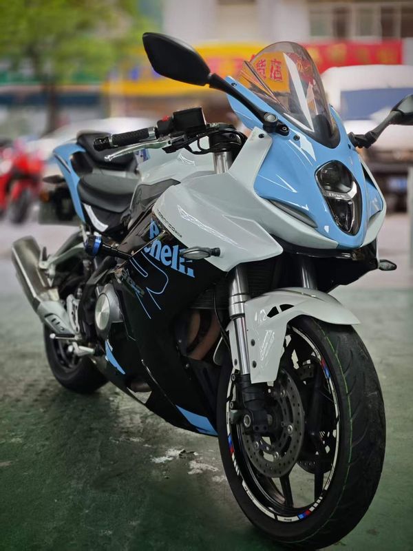 贝纳利 龙卷风 Tornado 302R