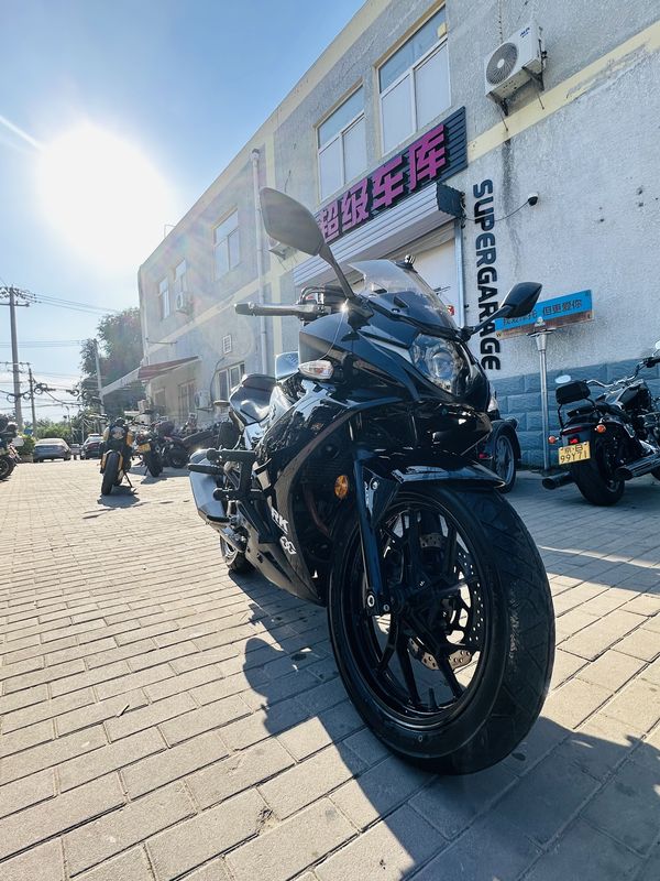 豪爵铃木 GSX250R