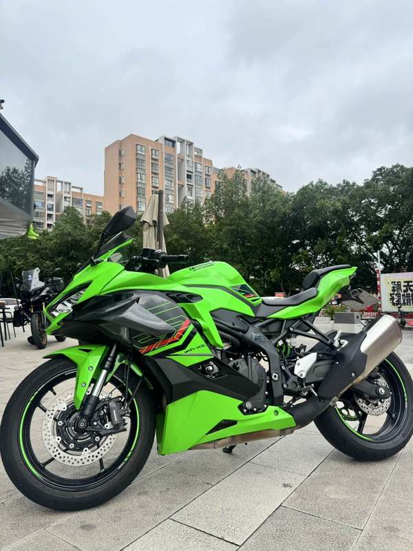 川崎 ZX-4R
